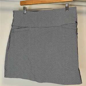 NWT- S.C. & Co. Women's 360 Degrees Tummy Control Skirt Geometric  Large